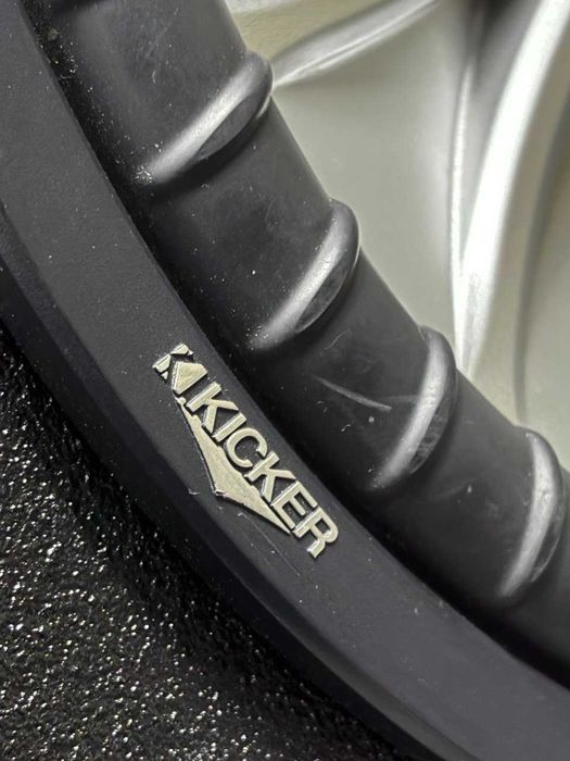 Сабвуфер KICKER + Q BOMB