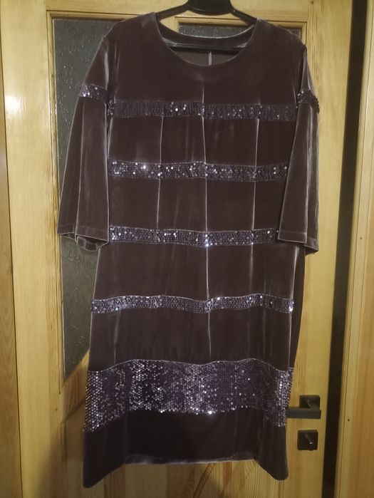 Нове велюрове плаття з паєтками