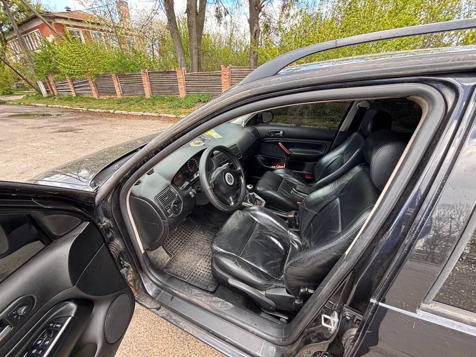 Авто golf 4 дизель 1,9 (військовим, бо ввезено через фонд)