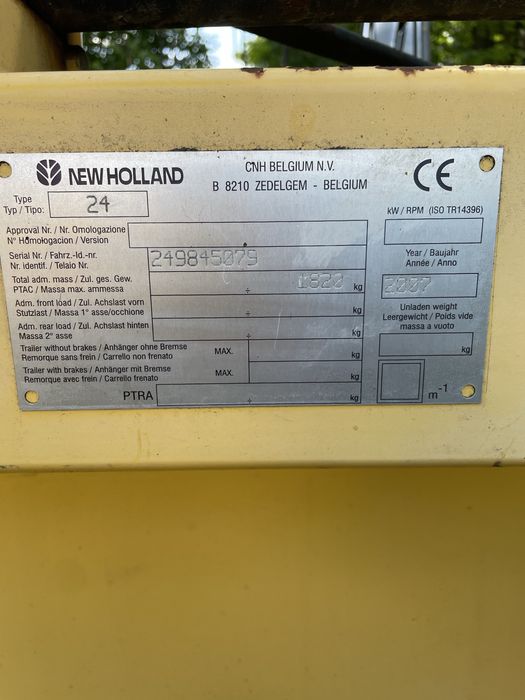 Комбаин NEW HOLLAND CS6090.( зерновая жатка)