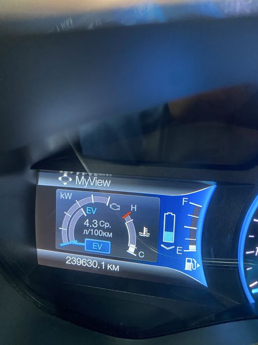 Ford C-max 2015год. ГИБРИД.