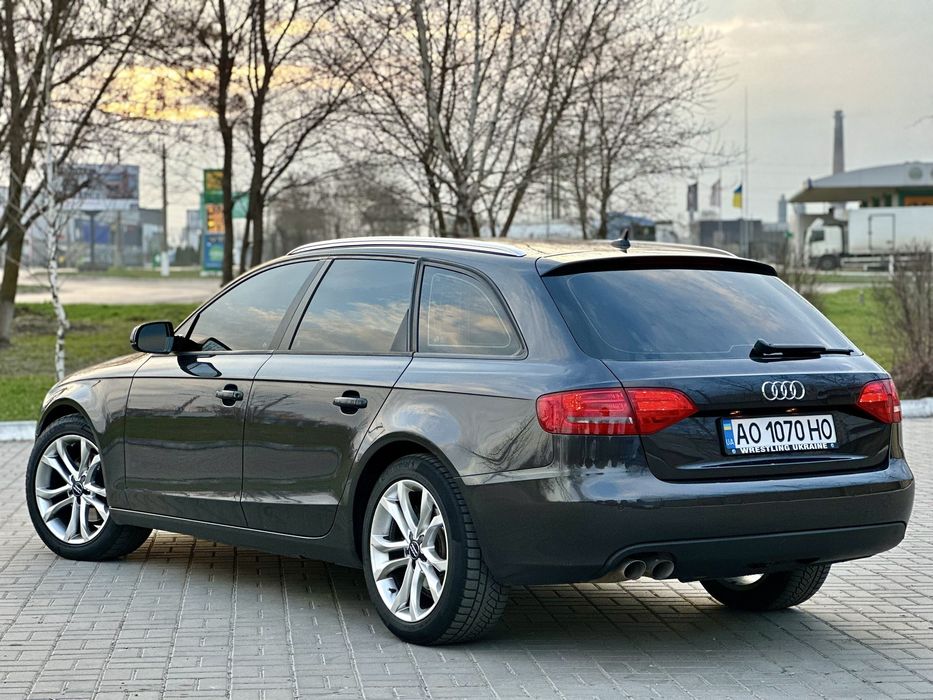 AUDI A4 b8 2.0 дизель  2011 р.