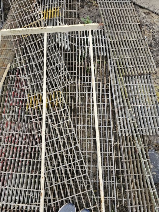 Kraty stalowe, podesty,  stopnie schodowe