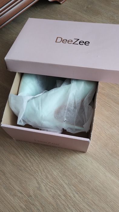 Buty na obcasie DeeZee