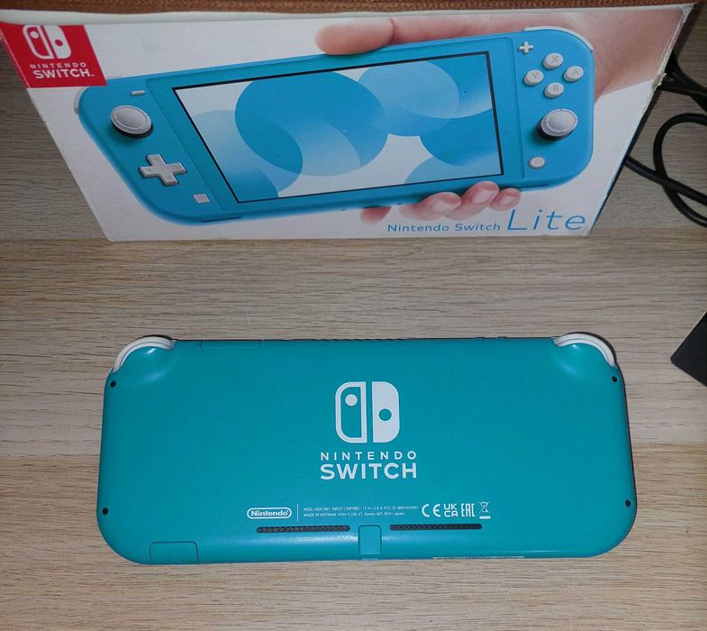 Nintendo Switch Lite Turquesa C/Caixa + Bolsa One Piece + Carregador