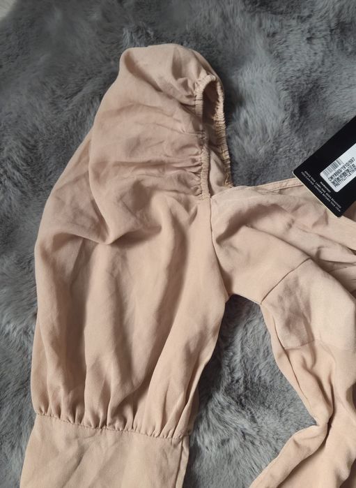 Sukienka beżowa marszczona mini bufki nude glamour