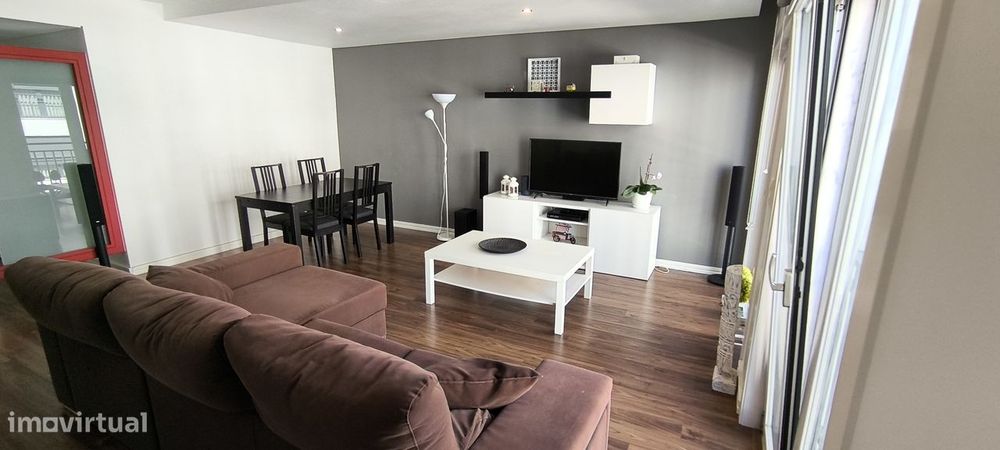 Apartamento T2 à venda na Avenida Madame Curie, 26