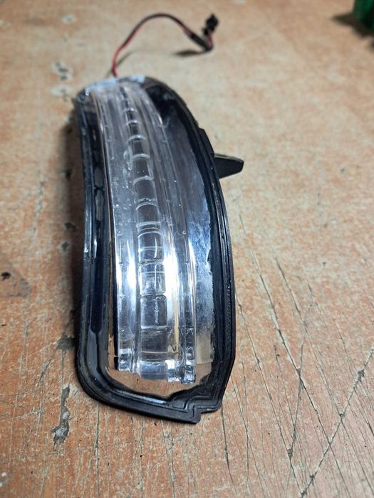 Передній лівий поворот у зовнішнє дзеркало Тойота Авенсіс т27