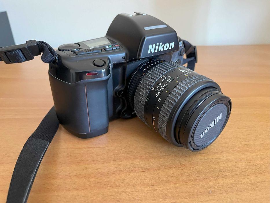 Nikon F90X + Lente Nikon 28-70mm 1:3.5 - 5.5D + saco