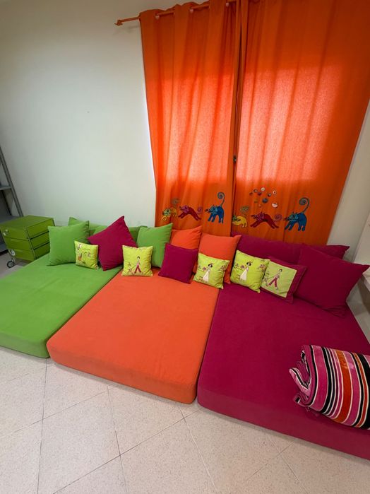 3 colchões com todas as almofadas à venda