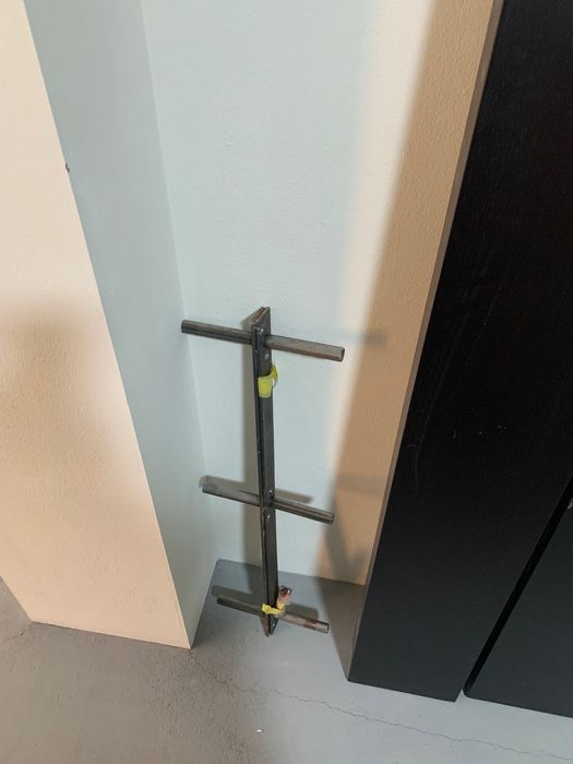 Estantes de parede em madeira maciça