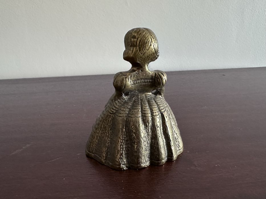Sino de mesa - Menina462399748807731201