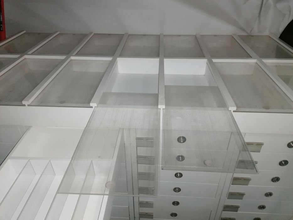 Movel para guardar e expor moedas