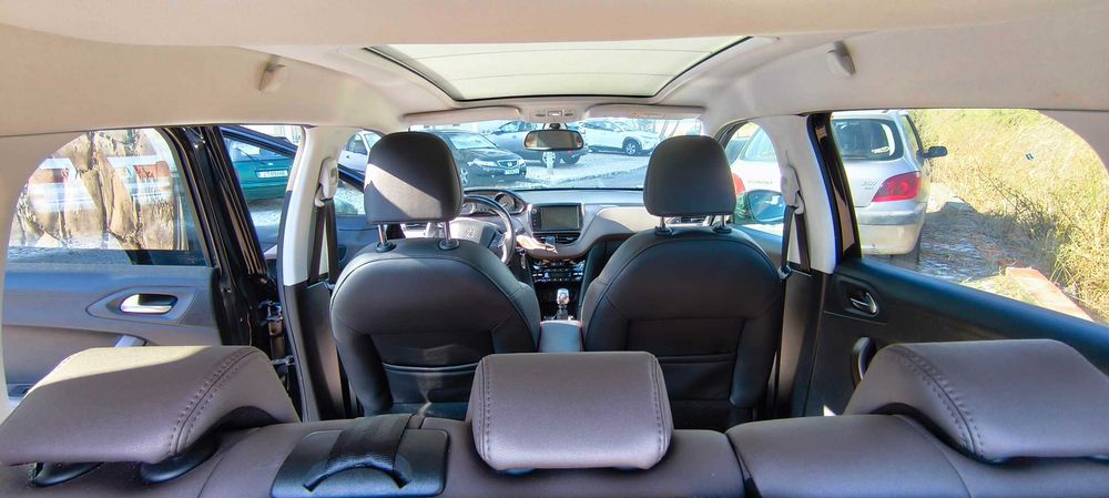 Peugeot 2008 1.6 e-HDi Allure Full Extras | Teto Panorâmico & Pele | Impecável foto 5