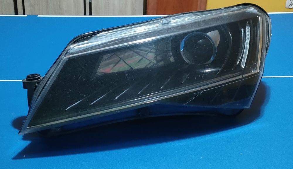 Lampa Skoda SuperB 3 2015-2019 3V1 941 015 A , 3V1 941 016 A