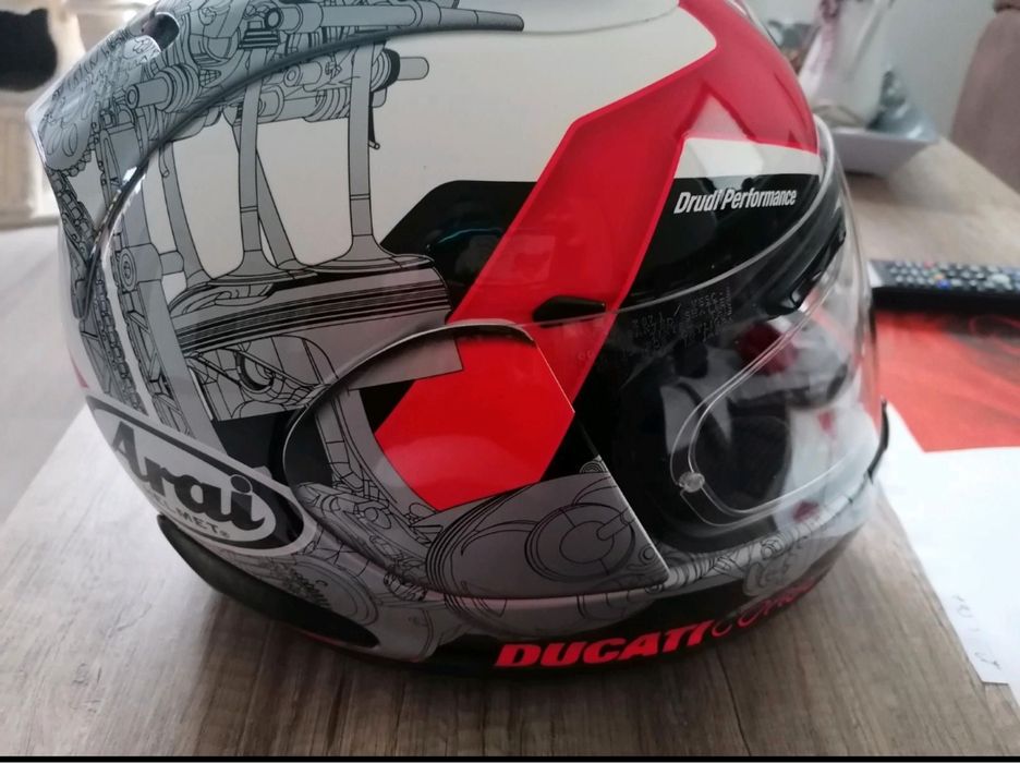 Capacete ducati arai