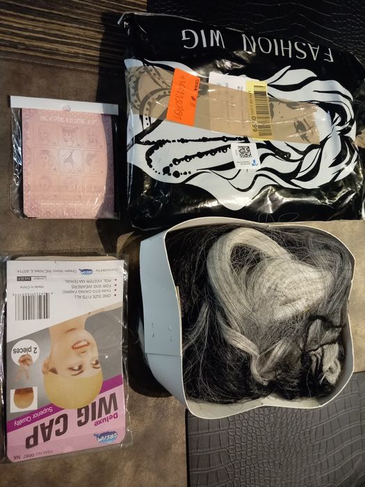 Peruka syntetyczna włosy długie czarno-białe