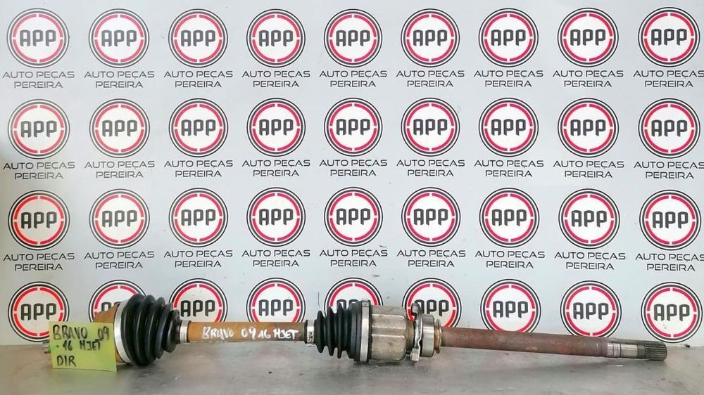 Transmissões Fiat Bravo de 2009 1.6 MJET, esquerda e direita.
