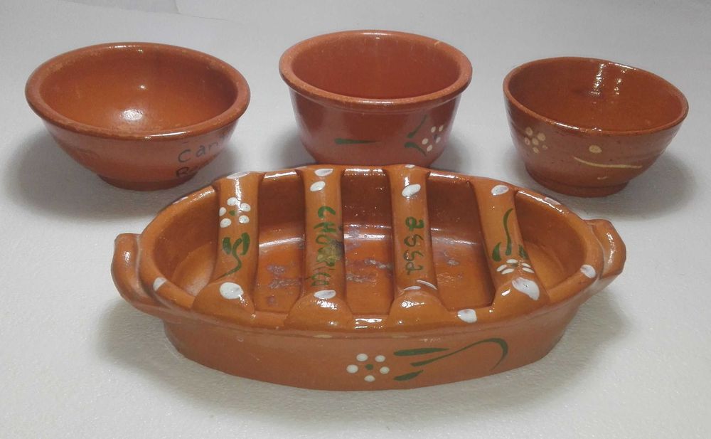 Tijelas e assador em barro vermelho