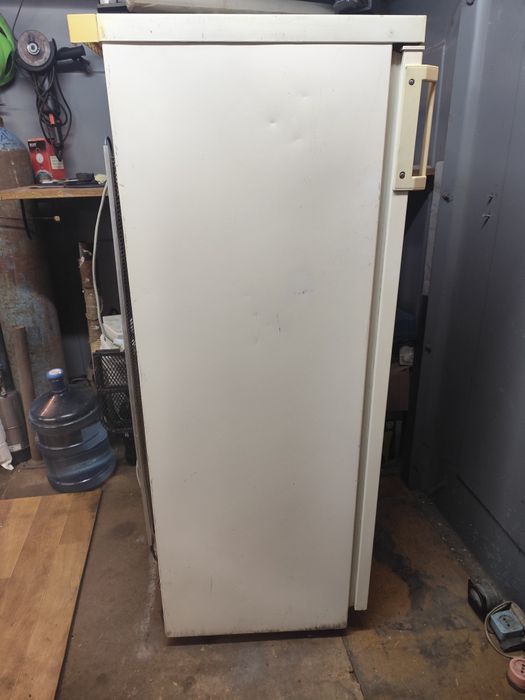 Продам морозилку снайге.