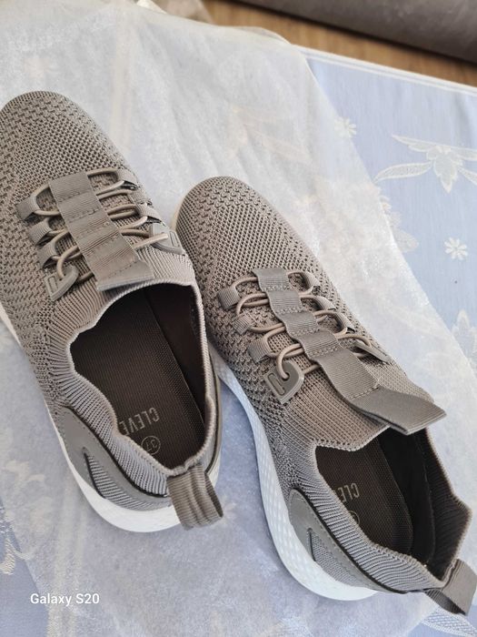 Buty sportowe damskie