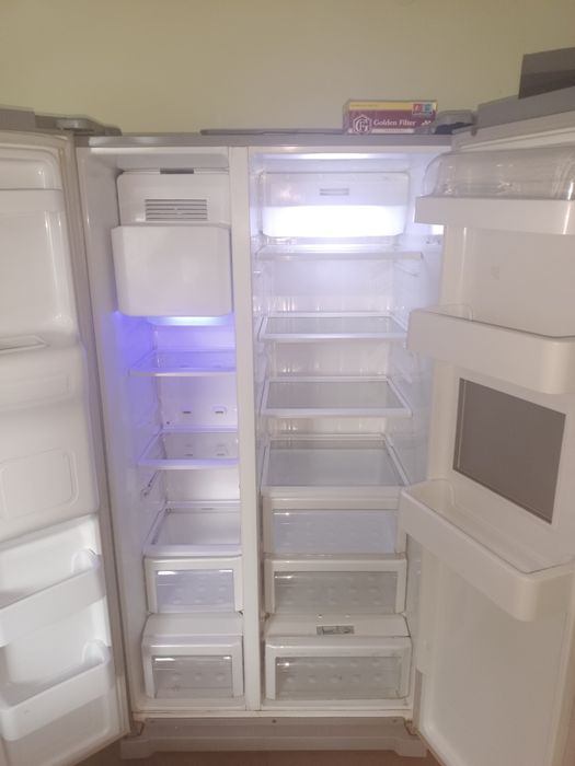 Lodowko- zamrażarka Samsung z kostkarka i barkiem