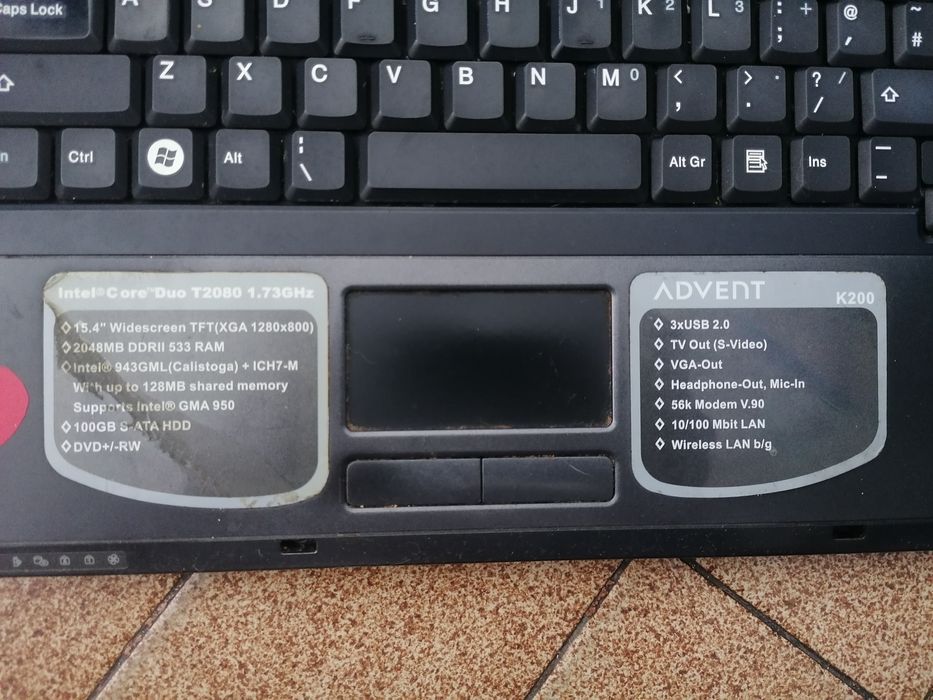 3 portáteis com avaria e 1 torre Apple a funcionar