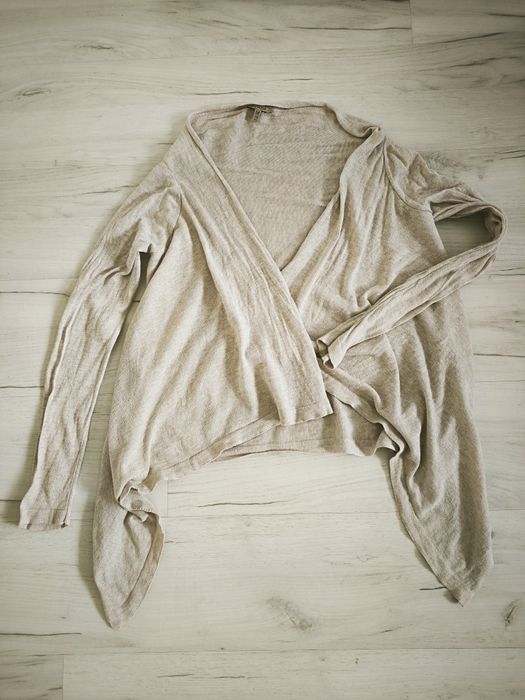 Beżowy kardigan z asymetrycznym przodem, waterfall, narzutka, Bershka