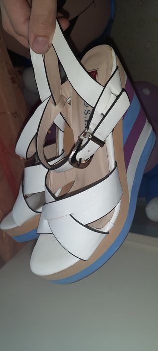 Білі босоножки S.E.Lena