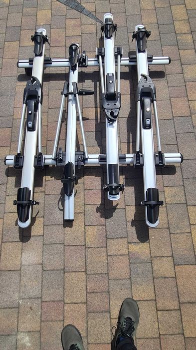 Bagażnik dachowy z uchwytami rowerowymi