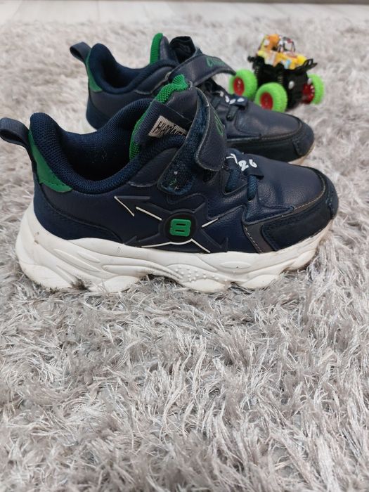 Кроссовки на мальчика 19 см