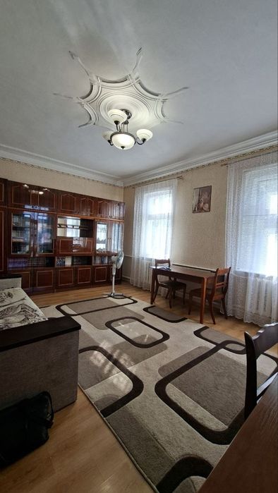 Продається будинок в центральній частині міста