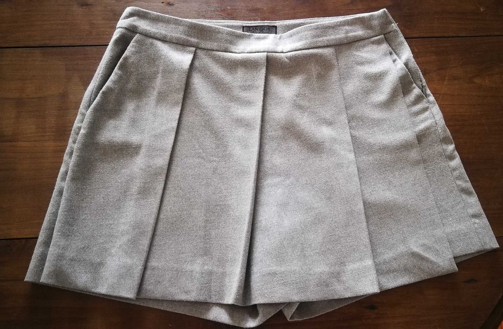 Saia Calção em fazenda de lã