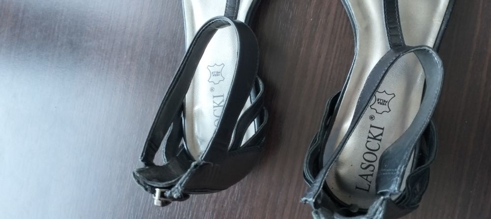 skórzane sandałki Lasocki