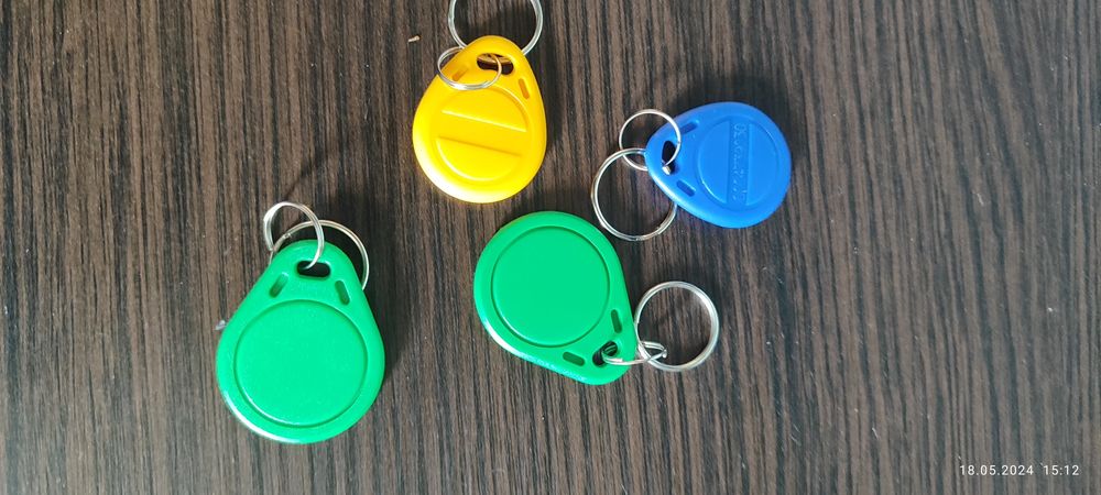 Kopiowanie pestek kart RFID domofon, bramki czip chip