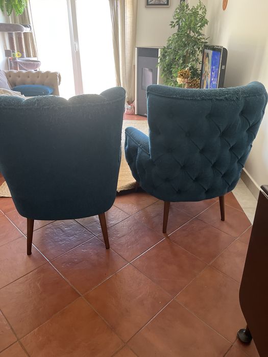 2 cadeirões modernos