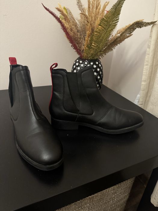 Ботинки стильні та зручні 40 р.