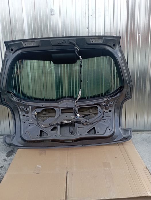 Klapa bagażnika Toyota Auris I