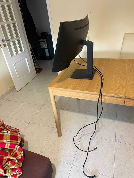 Monitor HP M34d de 34 polegadas, curvo, em excelente estado e totalmente funcional