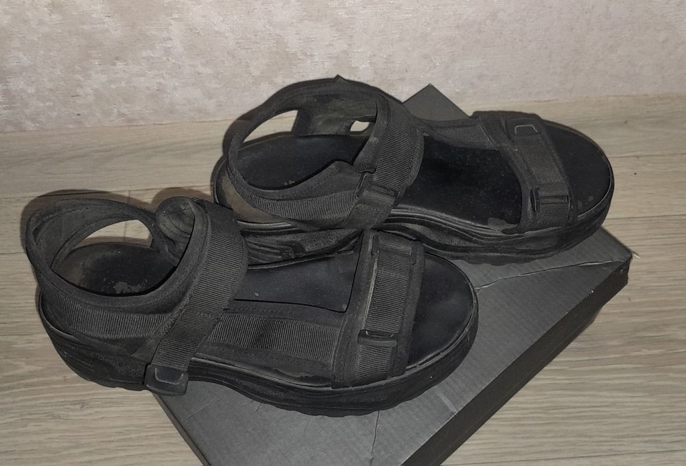 Жіночі босоніжки