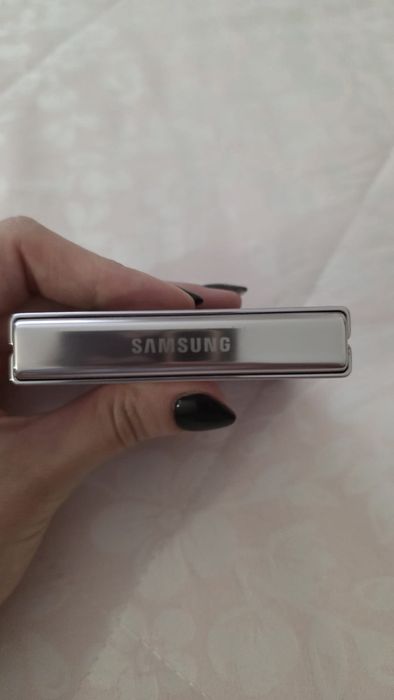Samsung galaxy Z flip 5