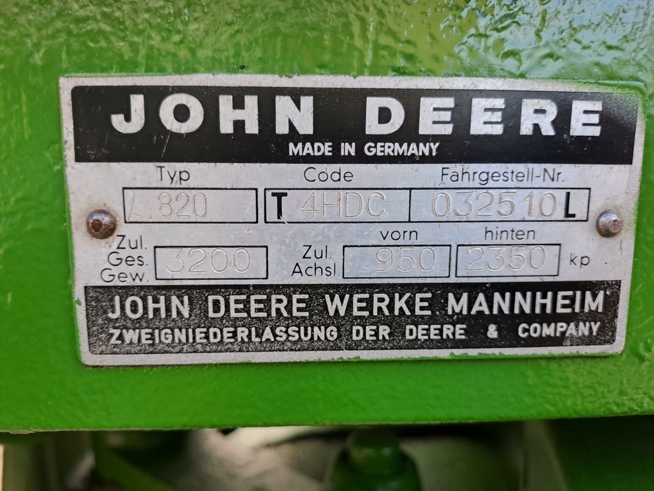 Ciągnik JOHN DEERE 820