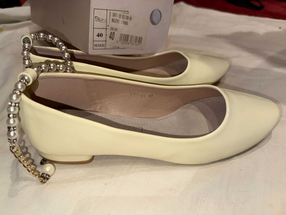 Baleriny damskie VICES rozmiar 40 – eleganckie, kremowe, w pudełku