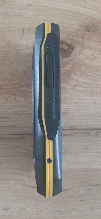 Krüger&Matz IRON 2 – pancerny telefon IP68, Dual SIM