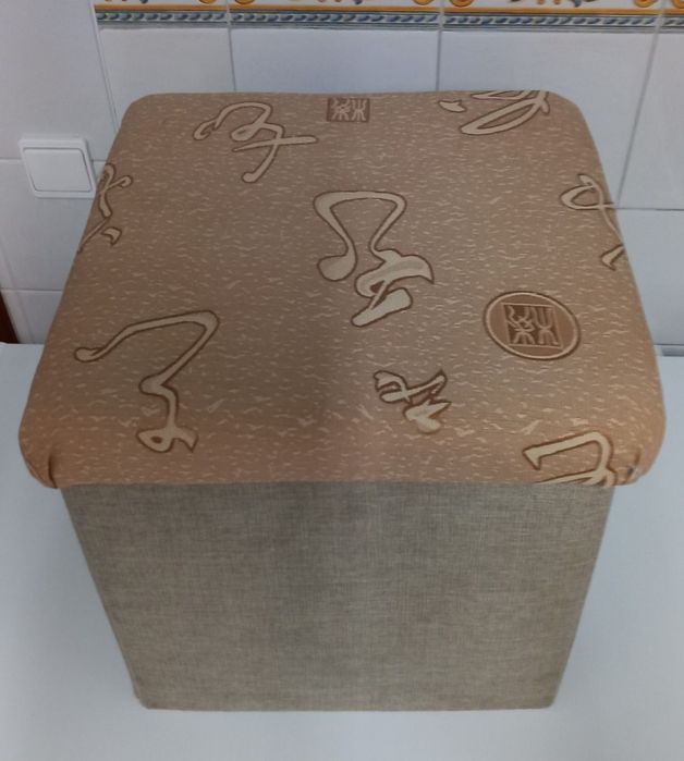 PUFF COM BONITO PADRÃO para arrumação. Quarto,Sala,Cabeceira,Despensa.