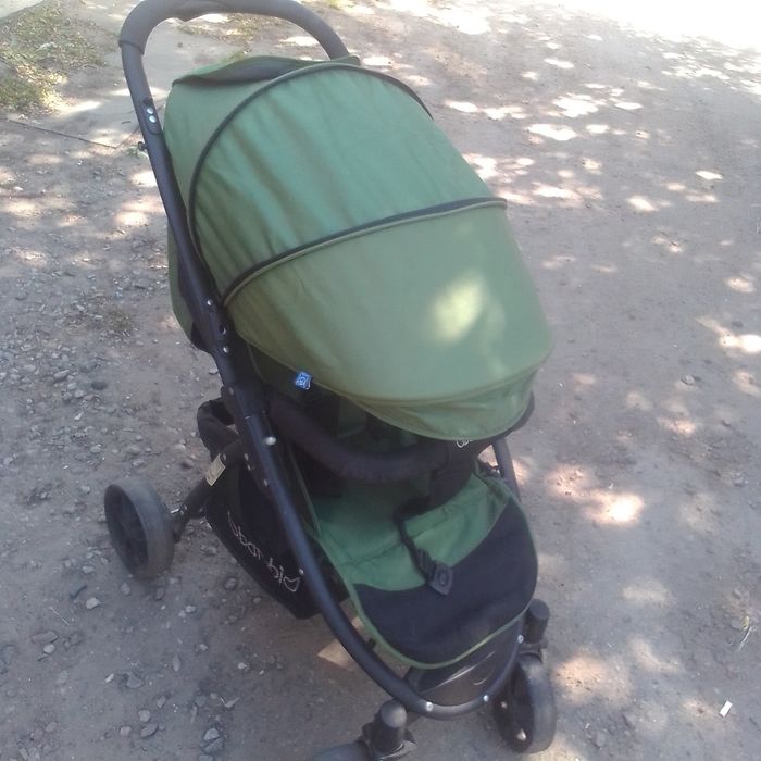 Продается детская прогулочная коляска
