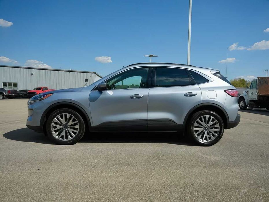 Ford Escape Titanium      2022