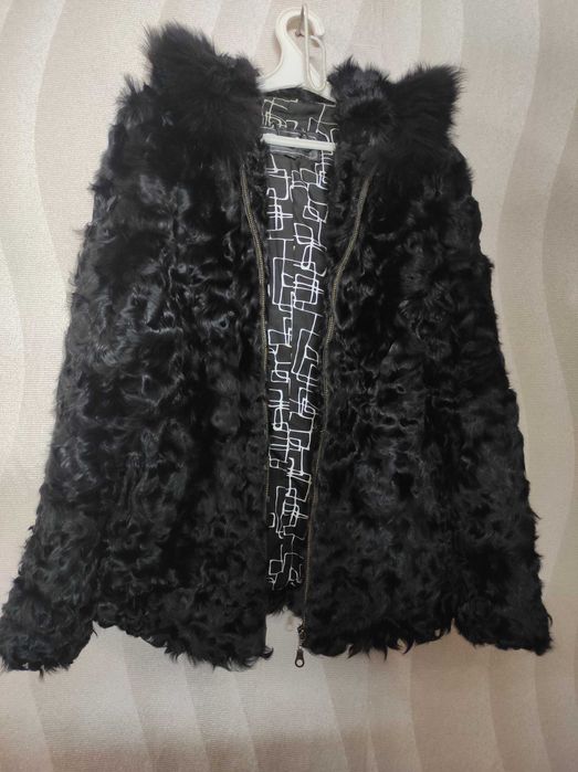 Шуба коротка чорна з кози