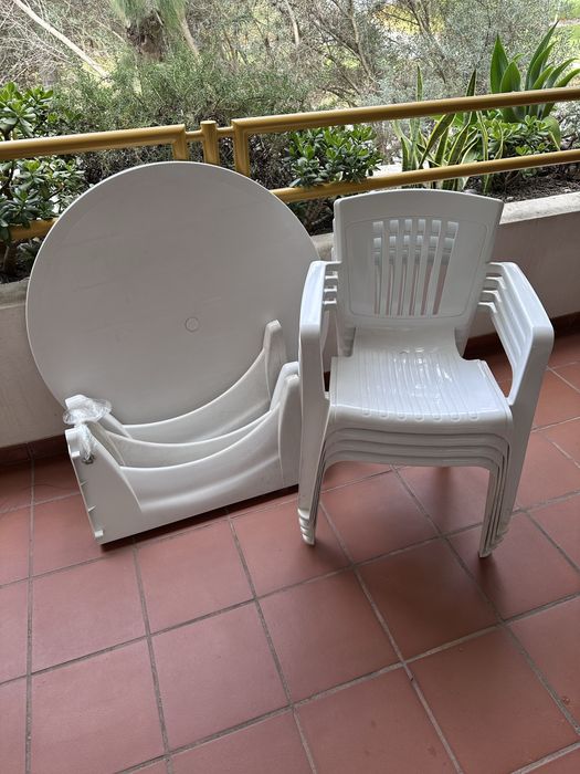 Mesa + 4 cadeiras de Jardim / Varanda / Esplanada (elevada rigidez)
