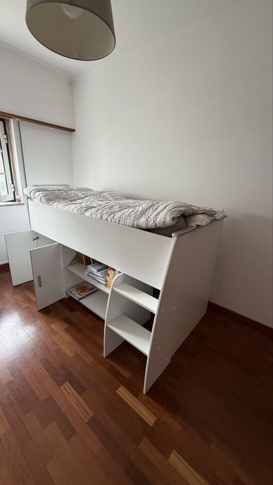 Cama com armário e arrumação NOVO!